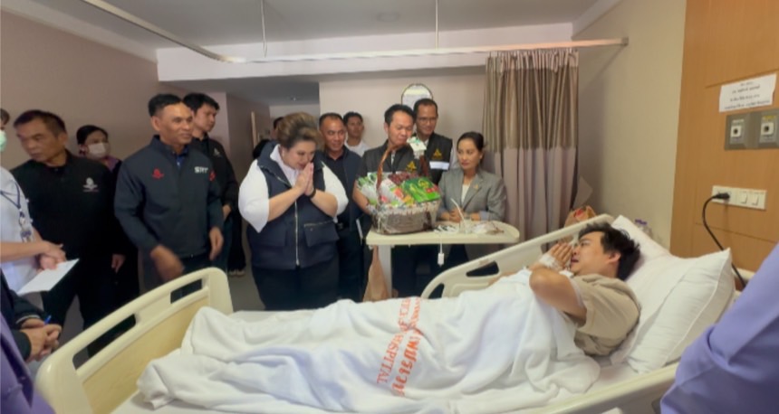 นายกรัฐมนตรี และรัฐมนตรีประจำสำนักนายกรัฐมนตรี รุดเยี่ยมผู้บาดเจ็บเหตุรถไฟชนรถประจำทางโดยสารประจำทาง 