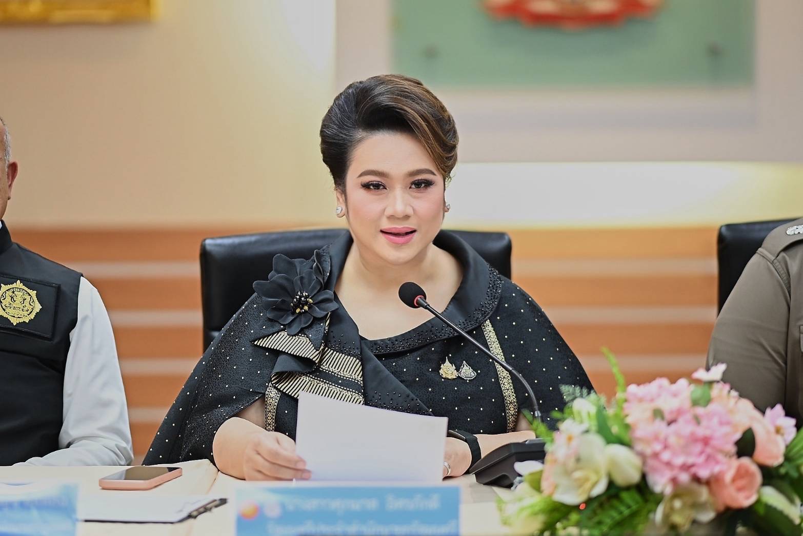 "ศุภมาส" ลั่นบุหรี่ไฟฟ้าผิดกฎหมายเด็ดขาด ผนึกตำรวจทลายแหล่งค้ารายใหญ่คลองถม ยึด 20,000 ชิ้น 8 ล้านบาท จับ 2 ราย